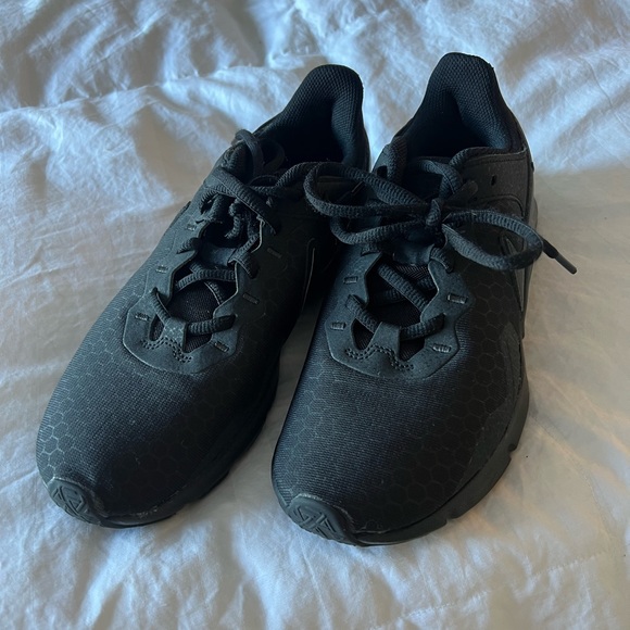 NIKE TRAINERS - Picture 4 of 4